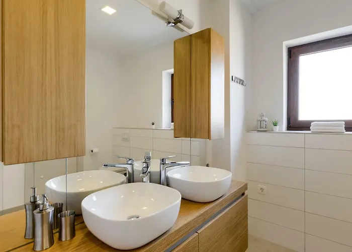 Bosa Apartments * زادار